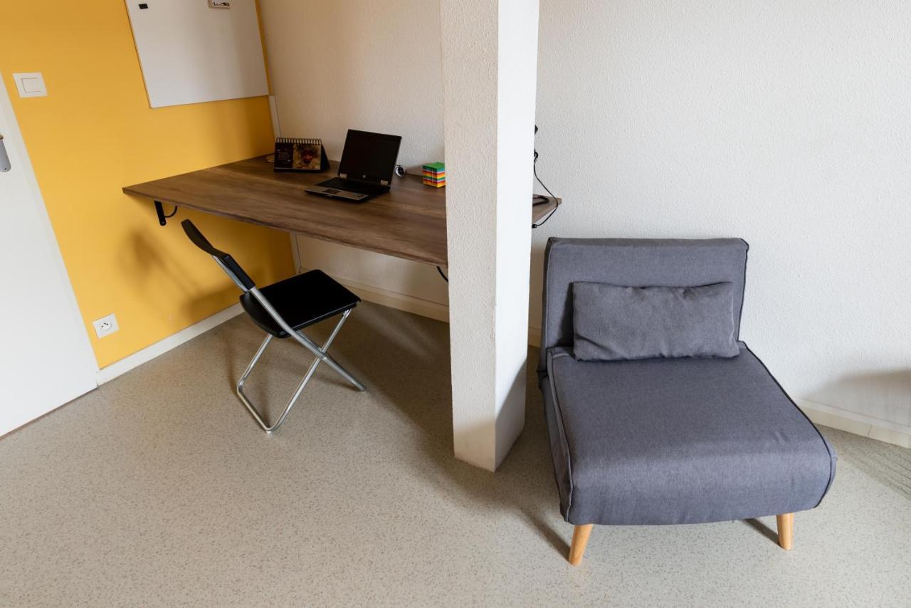 Studio Centre Ville Avec Parking Prive Cholet Eksteriør bilde